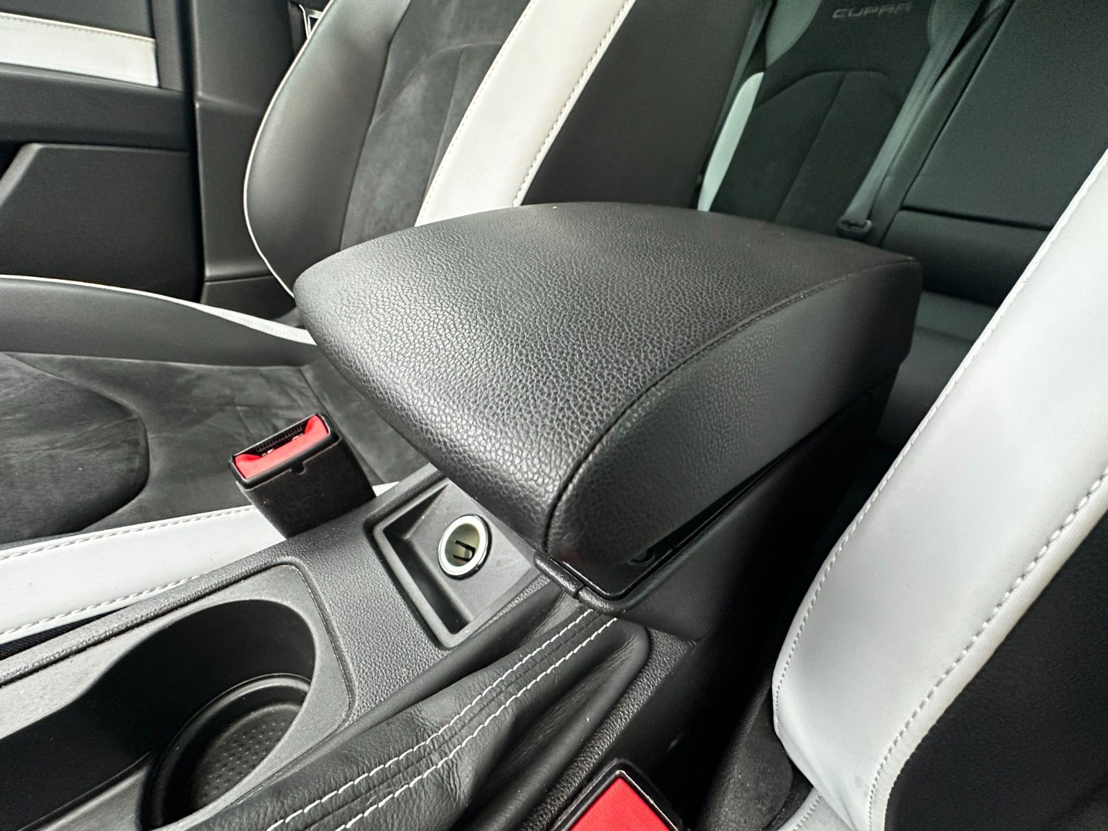 Fahrzeugabbildung Cupra Cupra 265  DSG LED NAVI PDC