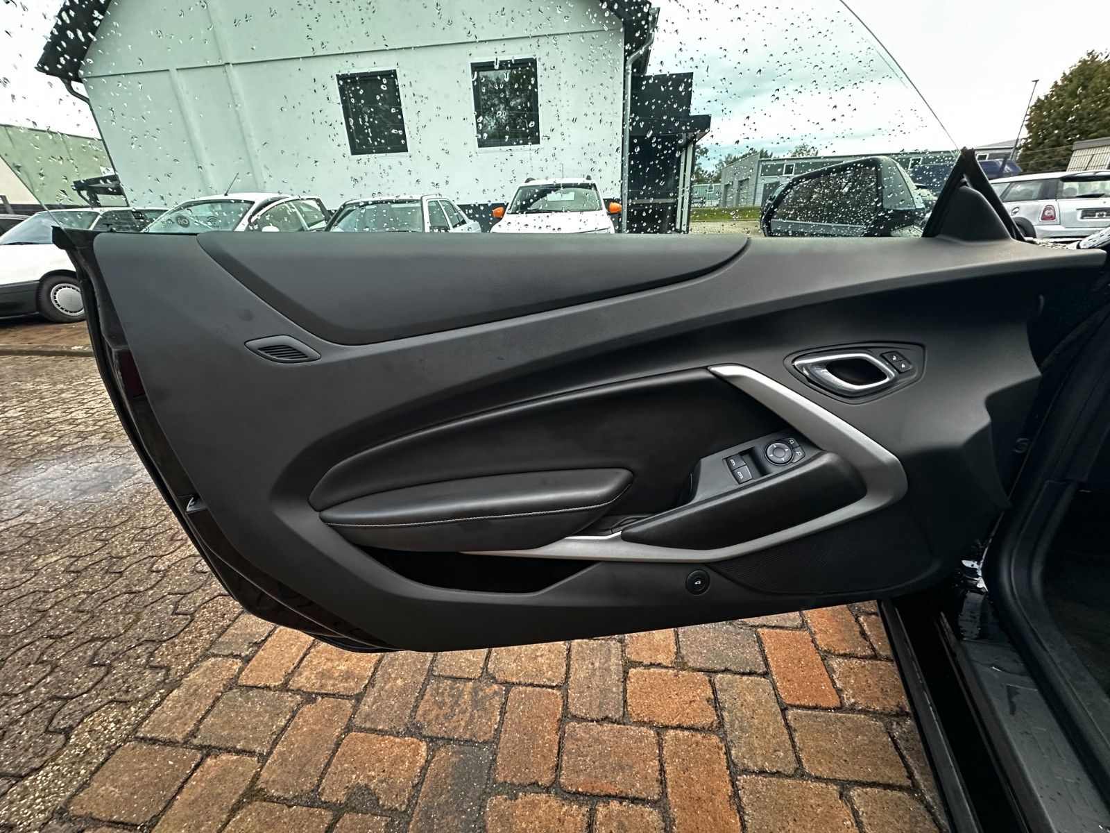 Fahrzeugabbildung Chevrolet Camaro SS Coupé V8 Aut. S-Dach Leder SHZ
