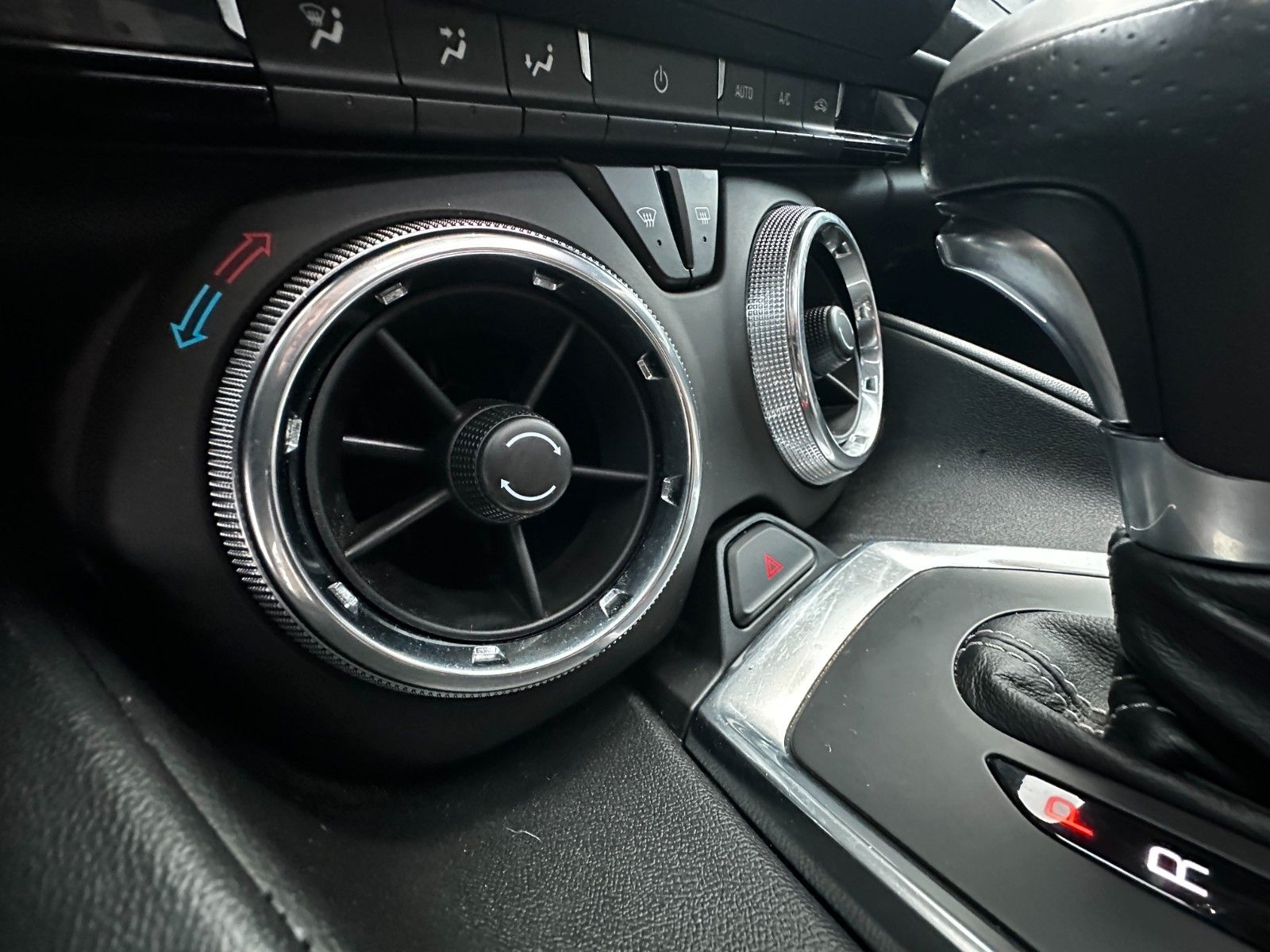 Fahrzeugabbildung Chevrolet Camaro SS Coupé V8 Aut. S-Dach Leder SHZ